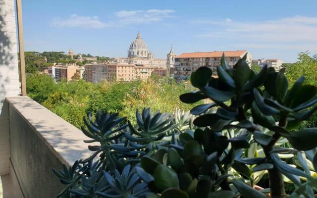 Delmirani's Book Apartments - Vatican View