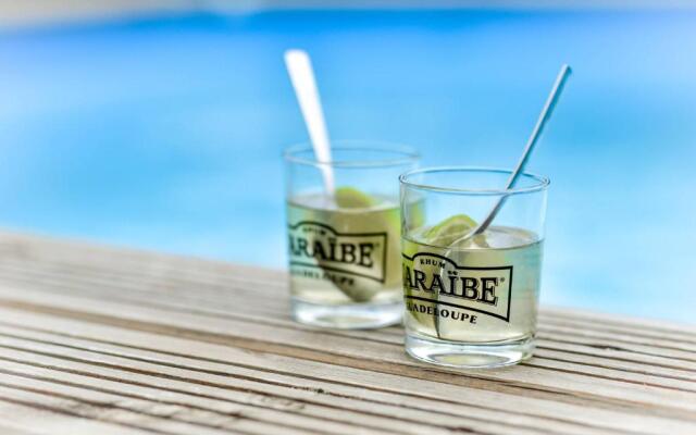 Les jardins de CHANTILLY -Bungalows avec jardins et piscines privées