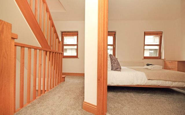 Macken Street Sleeps 10