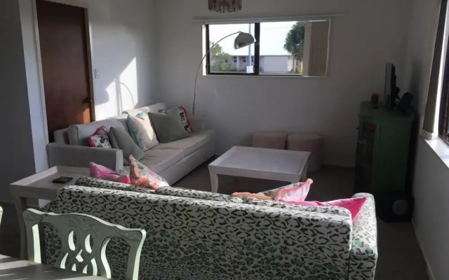 Sunny Holiday Home Near the Beach