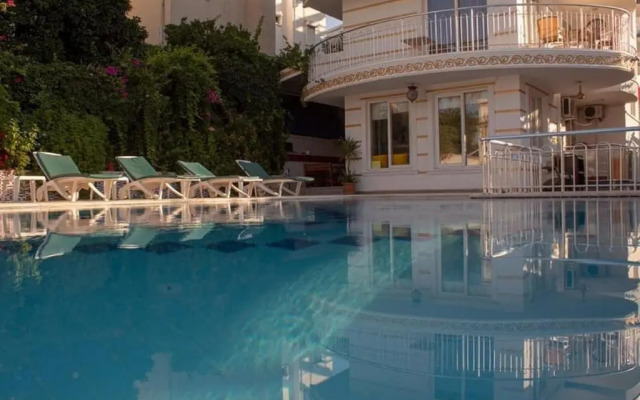 Un Side Apart Hotel