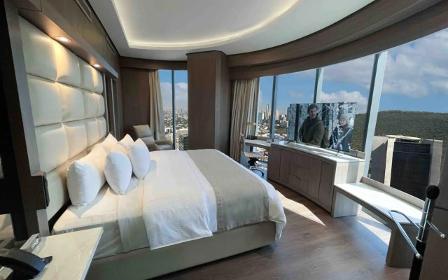 Safi Royal Luxury Metropolitan