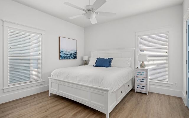 Spectacular 3br 4ba w/ Private Pool, 2 Min Walk to Beach - Sleeps 15!