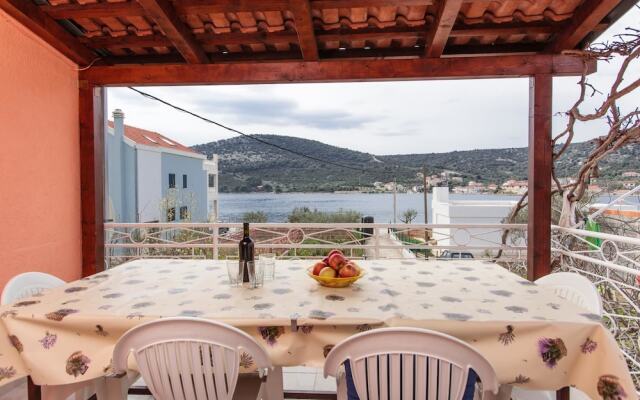 Apartments Marija Vinisce