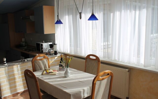 Spacious Bungalow near Sea in Grundshagen