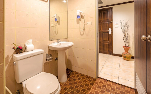 Tanawan Phuket Hotel