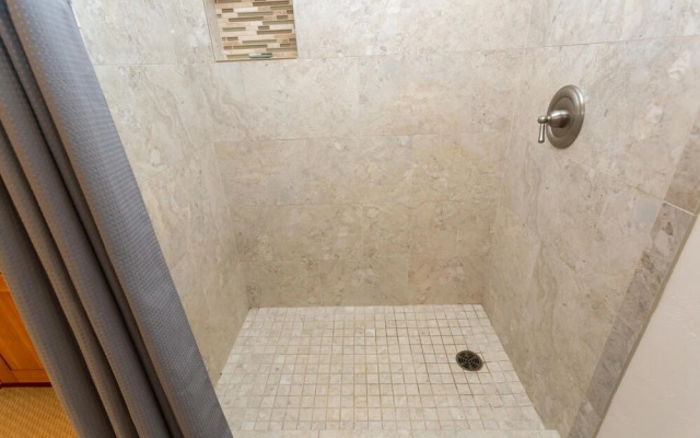 Hale Kamaole #271 - 2 Br Condo