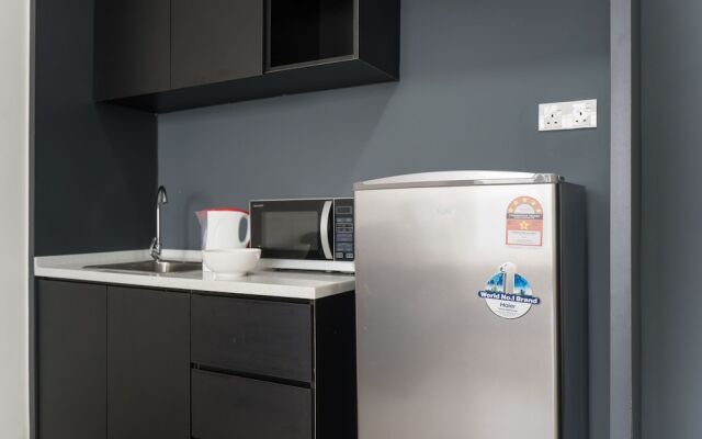 OYO Home 43951 Fair  Studio Empire City Marriot