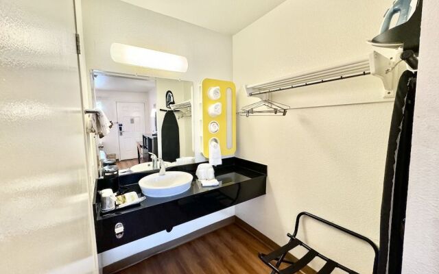 Studio 6 Suites – Bellflower, Ca  - Los Angeles