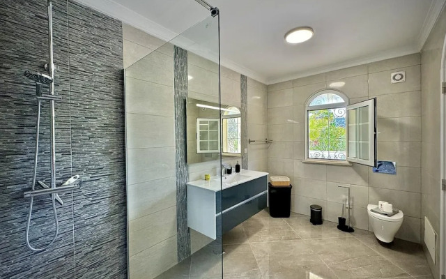 Quarteira Premium Villa by Homing