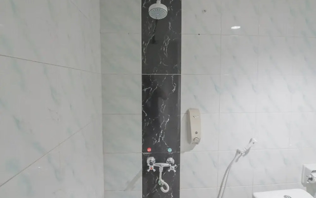 RedDoorz Plus near Harbour Bay Mall Batam