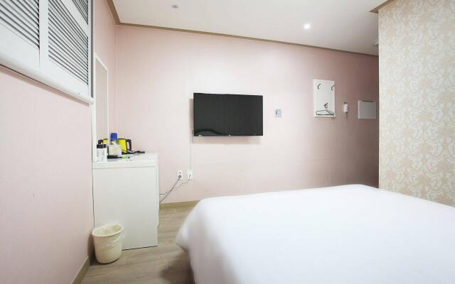 Orange Tree Hotel & Cafe