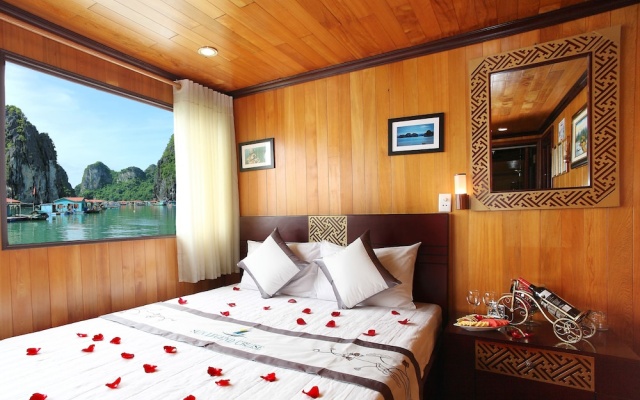 Sun Legend Cruise – Guest Rooms – Ha Long