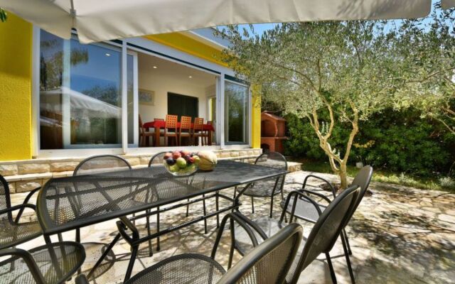 Villa Yellow House