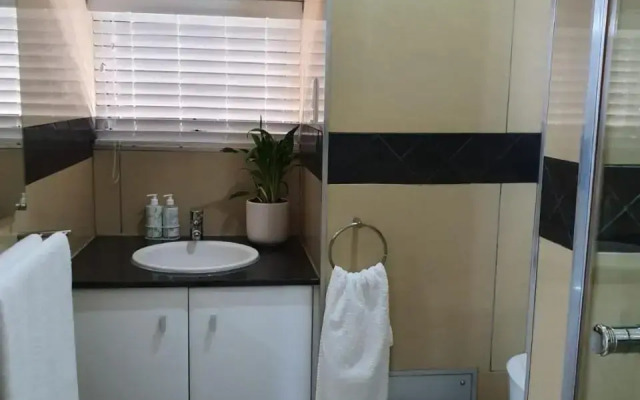 Accommodation Front - Gorgeous 4 Sleeper Beachfront Apartment