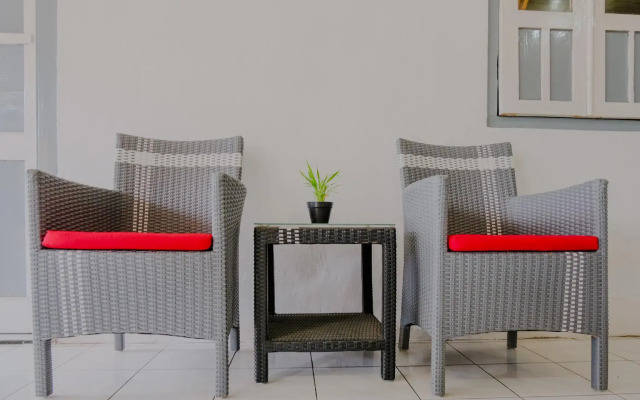 OYO Life 2638 Hotel Raya