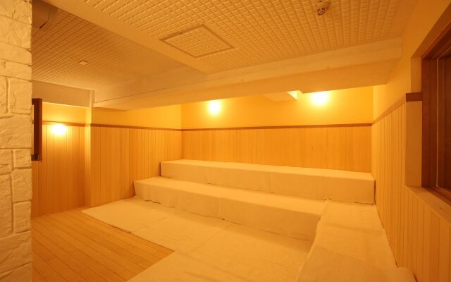 Sauna & Spa Hotel Avinel Fukuoka - Caters to Men - Hostel