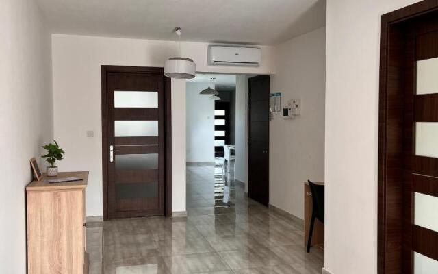 F4-1 Double room with private bathroom and balcony