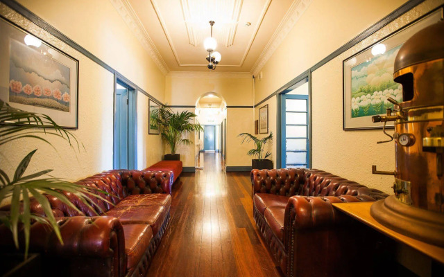 Captain Stirling Hotel