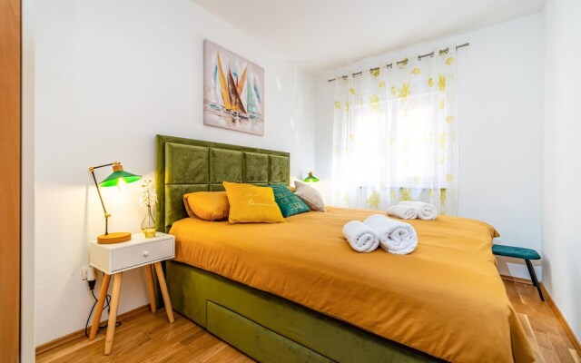 Beautiful Apartment in Posedarje With Wifi and 4 Bedrooms