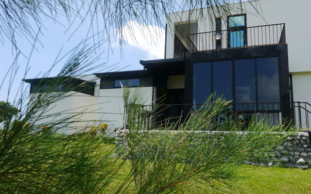 King Kong Loves Barbie BnB