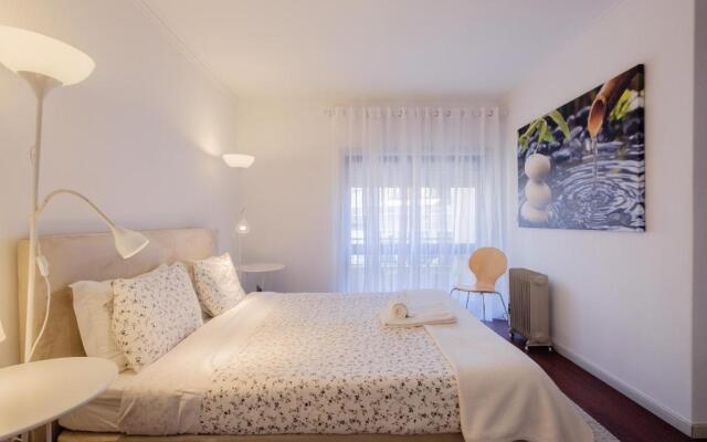 Music House 3 bedroom Apt w garage