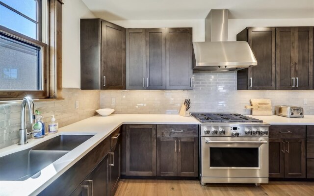 Cocoa Cabin 4 Bedroom Home by RedAwning