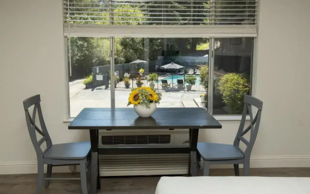 The Occidental Lodge