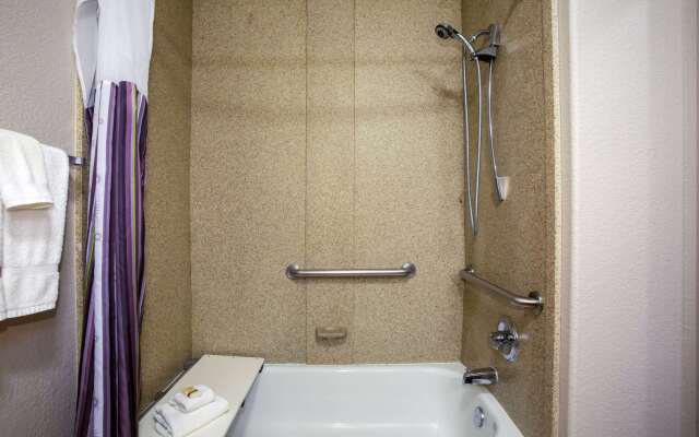 La Quinta Inn & Suites by Wyndham Kyle - Austin South