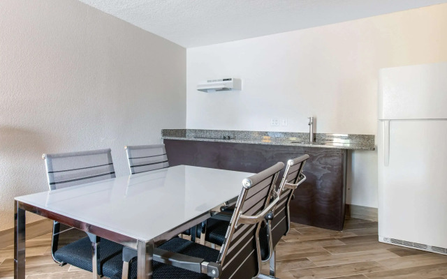 Clarion Inn & Suites Kissimmee-Lake Buena Vista South