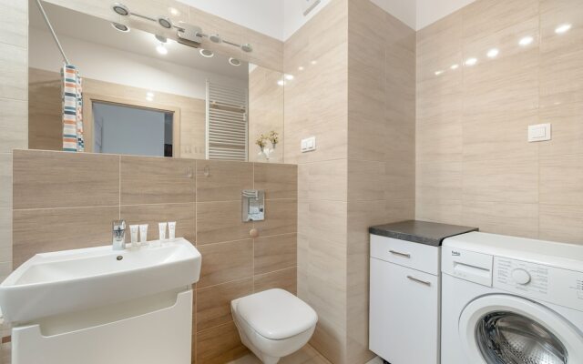 Spacious Apartment Poznań by Renters