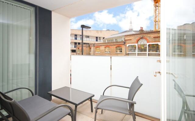 Bright Godfrey Place Nest - HEN21