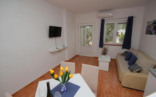 JoviZe - free parking - SA7(2)