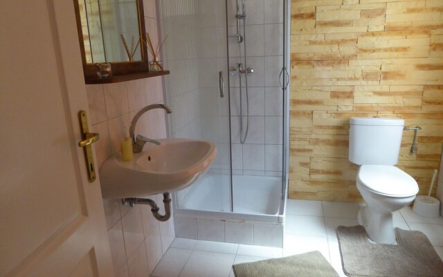 Hollik Apartmanhaz