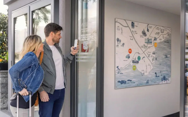 Ascona Lodge, Pool & Garden Retreat