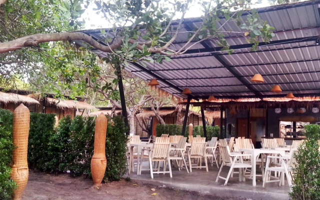 Little Hut – Outside – Ranong