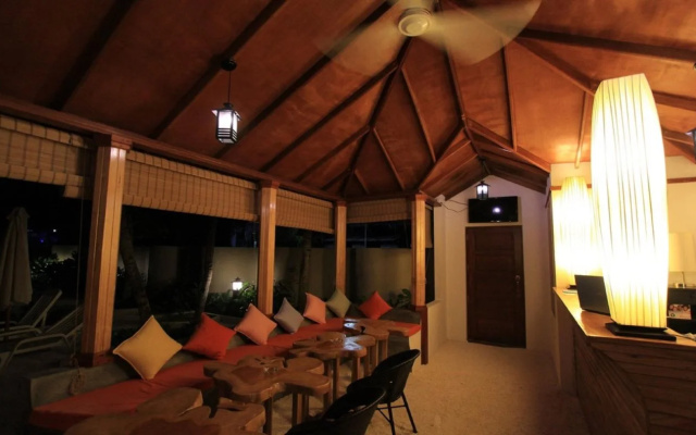 Local Island Inn - photo 4