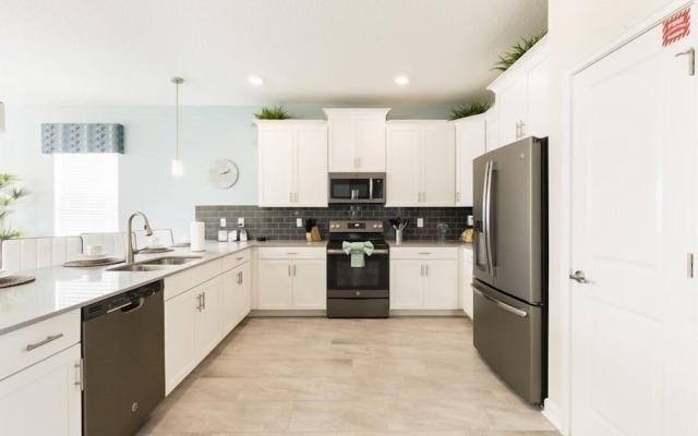 8BR ChampionsGate Pool Home