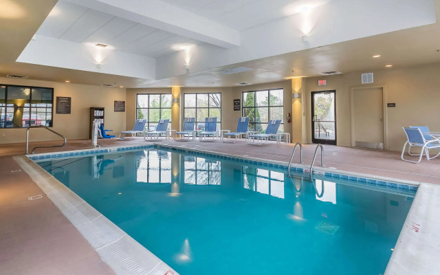 Comfort Inn & Suites