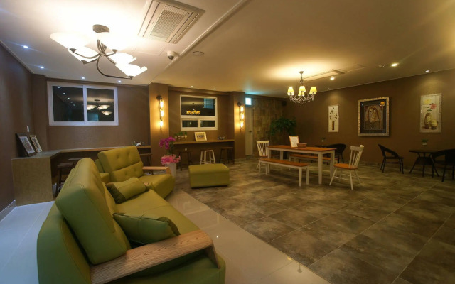 Orange Tree Hotel & Cafe