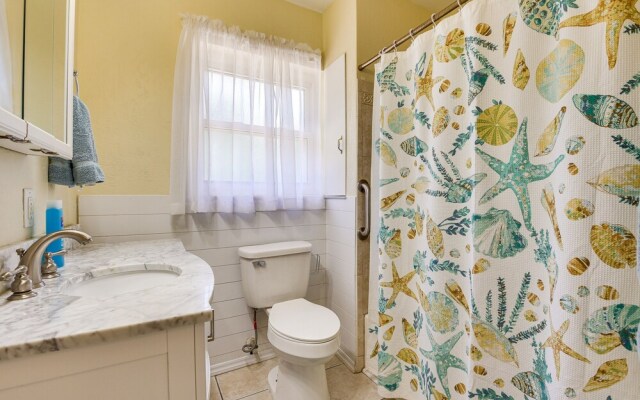 Bradenton Rental w/ Fenced Yard, Covered Patio!