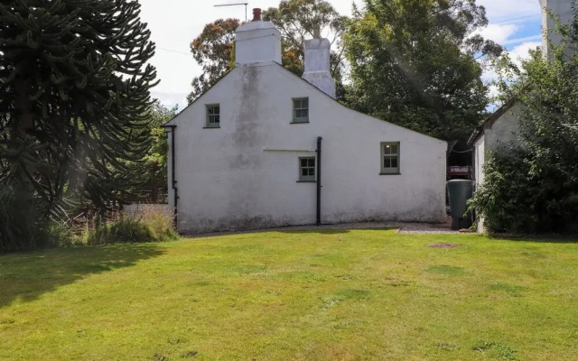 Bwthyn Gwyn Ty'n Y Pant