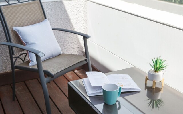 The Jetty Beach Apartment by Ready Set Host