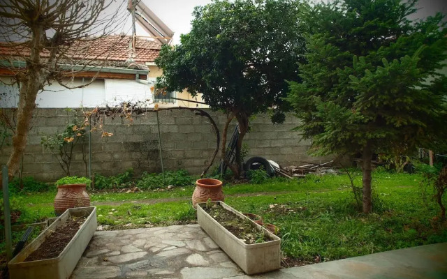 Charming Trikala Apartment With Garden & Central Heating