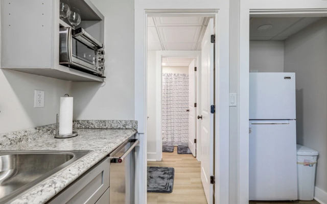 Contemporary Couple's Retreat in Atlanta!