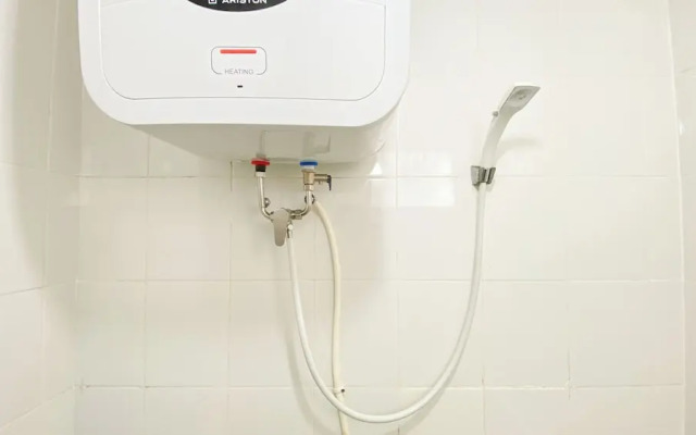 Relaxing And Homey 2Br At Bassura City Apartment