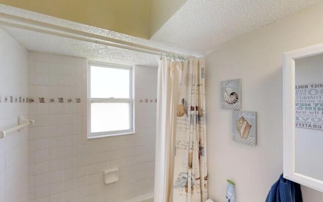 Surf Crestge 12 - 3 Br Cabin