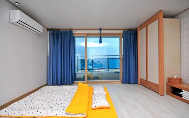 Tongyeong Cobalt Blue Pension