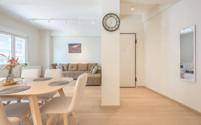 Stylish 2BDR Apt by Acropolis