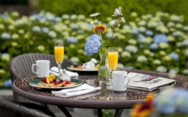 Woods Hole Passage Inn